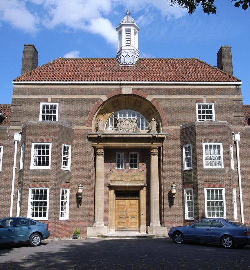 royal-masonic-school-for-girls-front-entrance